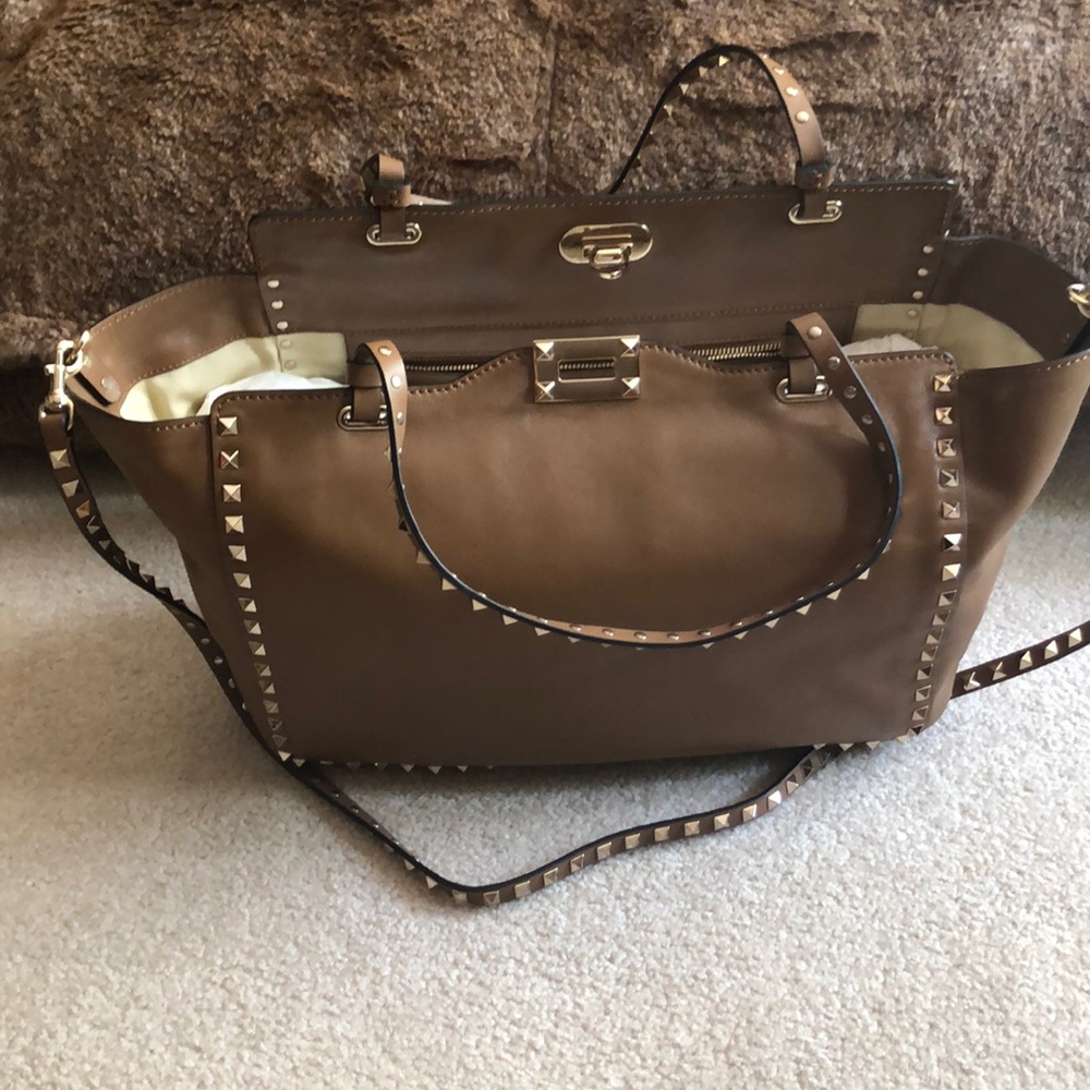 Authentic Valentino large stud tote - Picture 3 of 7